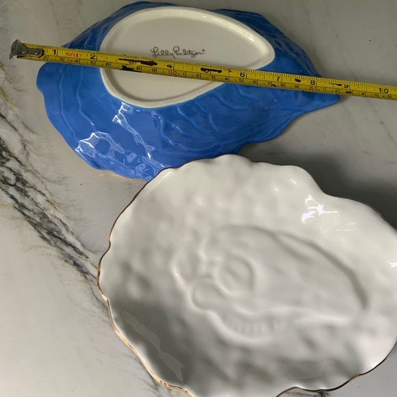 Pair of Lilly Pulitzer Ceramic Oyster Appetizer Plates - Blue & White with Gold - Picture 4 of 6